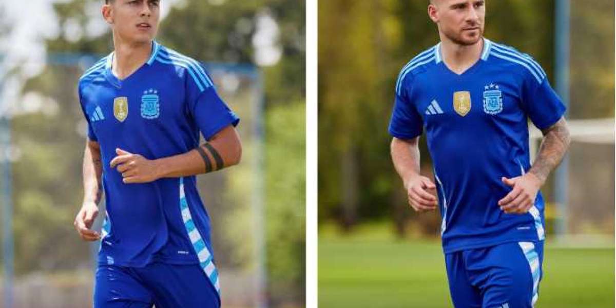 Trikot der argentinischen Nationalmannschaft für die Copa América 2024: Blau und Gold, verwoben mit Ruhm und Träumen